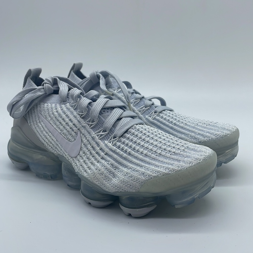 Nike Air VaporMaxFlyknit 3 Womens US Platinum Running Shoes AJ6910-100 - Picture 2 of 4